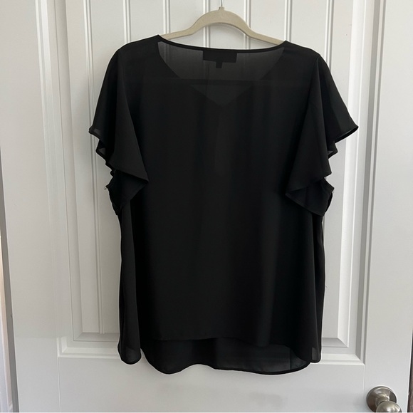 Blouse with keyhole neckline and flutter sleeves - Picture 2 of 2